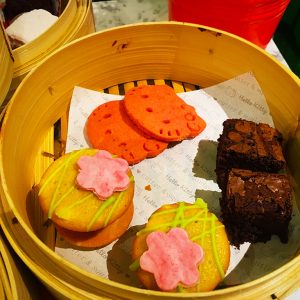 Vanilla Cookie, Strawberry Milkshake Biskie, Brownie