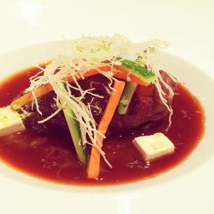 Confit veal cheek, spicy Thai jus and crunchy vegetables