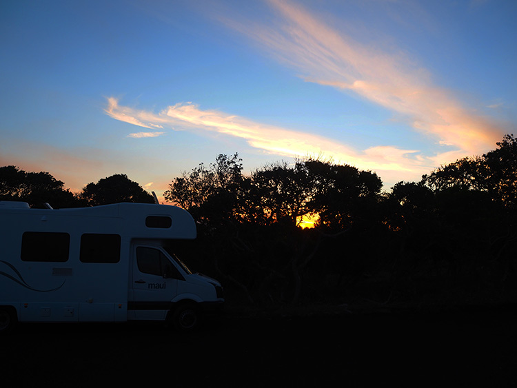 Road Tripping Australia in a Motorhome – WhodoIdo: What to expect when considering hiring a fully contained motorhome when road tripping in Australia - including as many useful tips as we can think of.