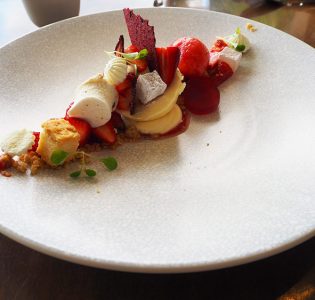 Fresh strawberries, sorbet, meringue