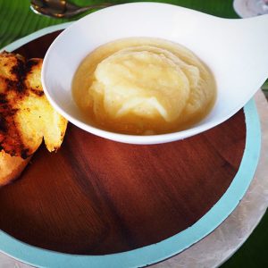 Green papaya soup with garlic bread