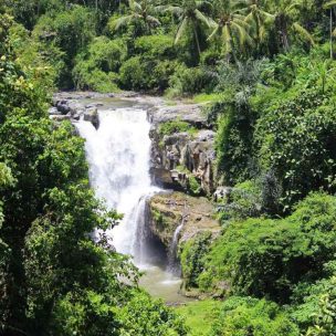 Tegenungan waterfall