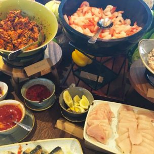 Seafood salad, sashimi and prawns
