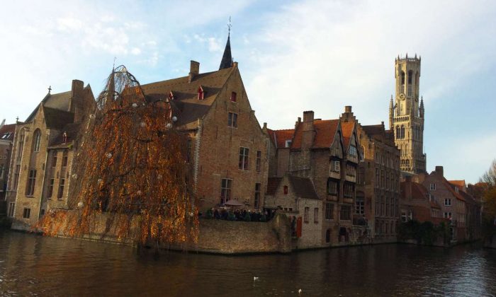 A Romantic Weekend in Bruges, Belgium – WhodoIdo: The chocolate capital of the world and also sometimes knows as the ‘Venice of the North’, Bruges makes a perfect romantic getaway. Climb up the Belfry tower for the panoramic views of the city, visit a brewery, explore Bruges by boat and sample some Flemish dishes!