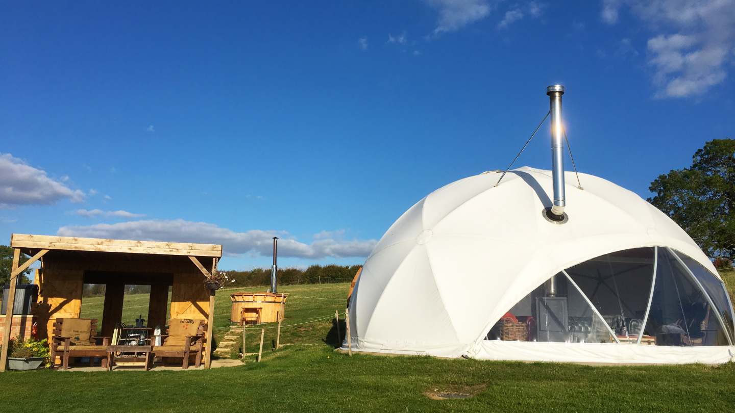 Romantic Glamping Getaway @ In The Stix, Rutland, UK– WhodoIdo: Romantic luxury glamping weekend getaway perfect for that special occasion. Stay in a geodesic dome nestled in the valley for a unique and cool experience!