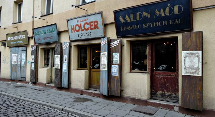 The Perfect Weekend Guide to Krakow, Poland – Top Things to See, Do & Eat – WhodoIdo: Off to Krakow soon? Explore Krakow with our weekend guide. Visit the main sights including Rynek Glówny, Wawel Royal Castle and Kazmierz. Don’t forget to try the pierogis and the tasty zapiekanka!