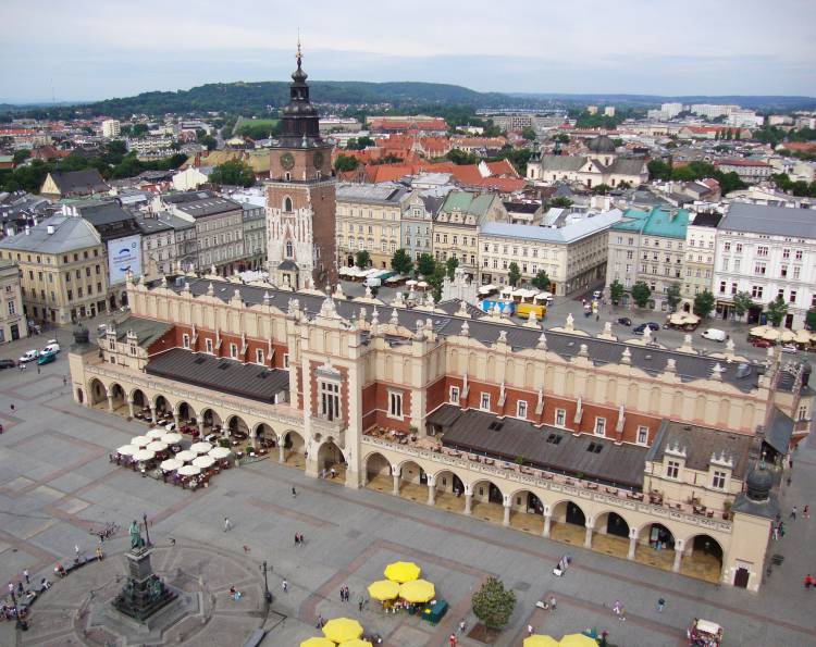 The Perfect Weekend Guide to Krakow, Poland – Top Things to See, Do & Eat – WhodoIdo: Off to Krakow soon? Explore Krakow with our weekend guide. Visit the main sights including Rynek Glówny, Wawel Royal Castle and Kazmierz. Don’t forget to try the pierogis and the tasty zapiekanka!