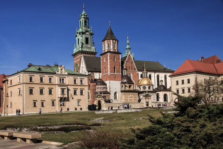 The Perfect Weekend Guide to Krakow, Poland – Top Things to See, Do & Eat – WhodoIdo: Off to Krakow soon? Explore Krakow with our weekend guide. Visit the main sights including Rynek Glówny, Wawel Royal Castle and Kazmierz. Don’t forget to try the pierogis and the tasty zapiekanka!