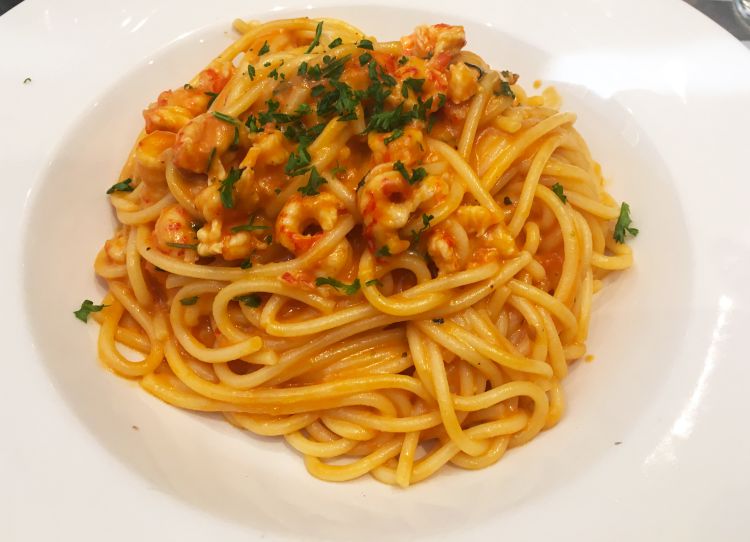 Camping in Ilfracombe– 14 Top Things to do in this seaside town in North Devon, UK – WhodoIdo: Considering camping in the UK? Head to the lovely seaside resort of Ilfracombe, situated in North Devon. Ilfracombe offers numerous activities from boat trips to Lundy Island to beautiful coastal walks to Woolacombe. We’ll share with you the best cool campsite to stay, best places to eat and top things to do in Ilfracombe.