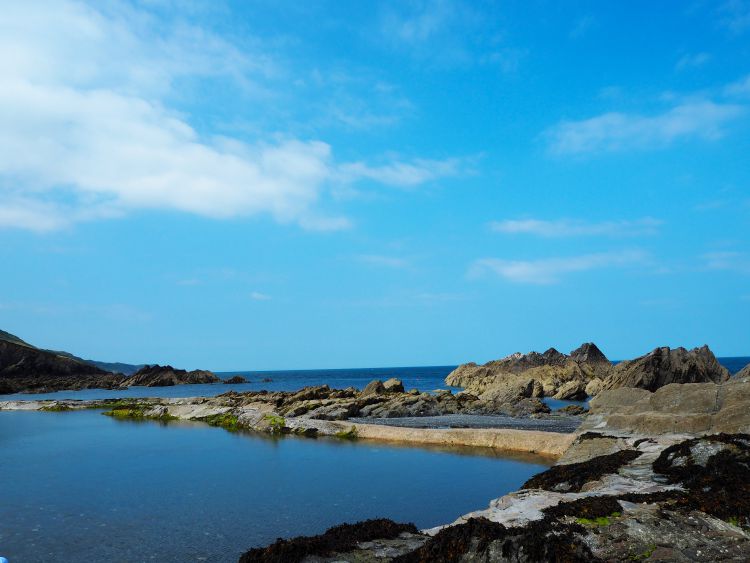 Camping in Ilfracombe– 14 Top Things to do in this seaside town in North Devon, UK – WhodoIdo: Considering camping in the UK? Head to the lovely seaside resort of Ilfracombe, situated in North Devon. Ilfracombe offers numerous activities from boat trips to Lundy Island to beautiful coastal walks to Woolacombe. We’ll share with you the best cool campsite to stay, best places to eat and top things to do in Ilfracombe.