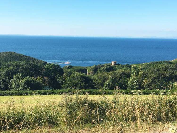 Camping in Ilfracombe– 14 Top Things to do in this seaside town in North Devon, UK – WhodoIdo: Considering camping in the UK? Head to the lovely seaside resort of Ilfracombe, situated in North Devon. Ilfracombe offers numerous activities from boat trips to Lundy Island to beautiful coastal walks to Woolacombe. We’ll share with you the best cool campsite to stay, best places to eat and top things to do in Ilfracombe.