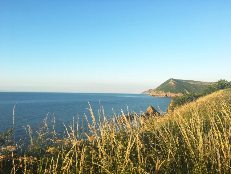 Camping in Ilfracombe– 14 Top Things to do in the seaside town in North Devon, UK – WhodoIdo: Considering camping in the UK? Head to the lovely seaside resort of Ilfracombe, situated in North Devon. Ilfracombe offers numerous activities from boat trips to Lundy Island to beautiful coastal walks to Woolacombe. We’ll share with you the best cool campsite to stay, best places to eat and top things to do in Ilfracombe.