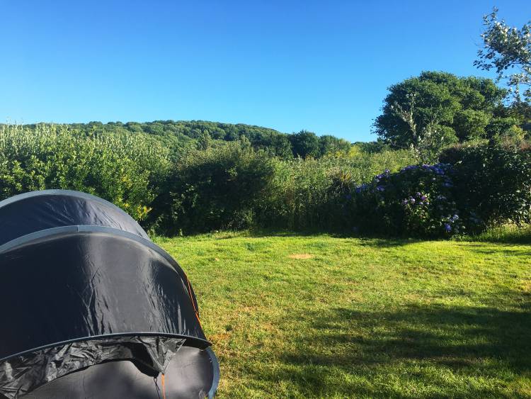 Camping in Ilfracombe– 14 Top Things to do in the seaside town in North Devon, UK – WhodoIdo: Considering camping in the UK? Head to the lovely seaside resort of Ilfracombe, situated in North Devon. Ilfracombe offers numerous activities from boat trips to Lundy Island to beautiful coastal walks to Woolacombe. We’ll share with you the best cool campsite to stay, best places to eat and top things to do in Ilfracombe.