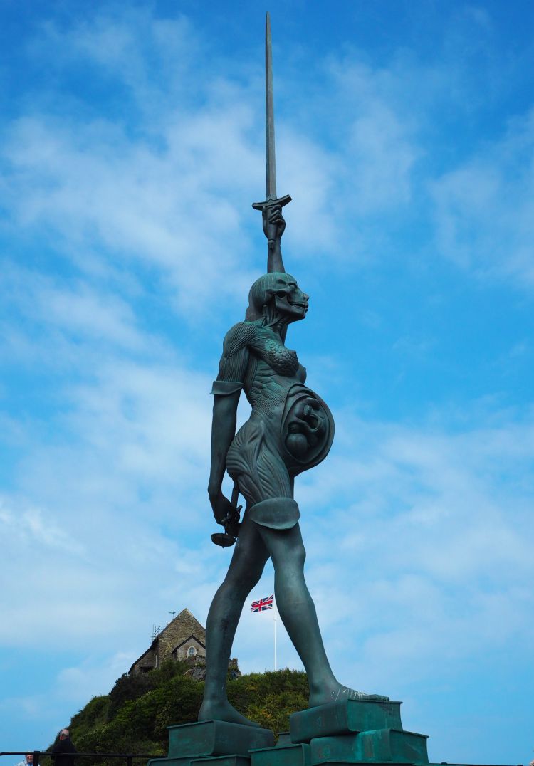 Camping in Ilfracombe– 14 Top Things to do in this seaside town in North Devon, UK – WhodoIdo: Considering camping in the UK? Head to the lovely seaside resort of Ilfracombe, situated in North Devon. Ilfracombe offers numerous activities from boat trips to Lundy Island to beautiful coastal walks to Woolacombe. We’ll share with you the best cool campsite to stay, best places to eat and top things to do in Ilfracombe.